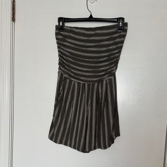 Heart and hips- Striped Strapless romper - size medium (runs small) - Picture 1 of 4